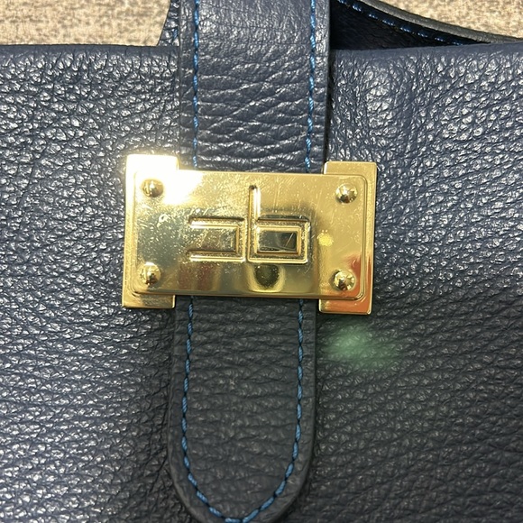 Courage B crossbody bag - Picture 2 of 8